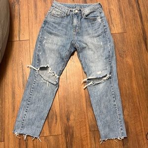 Cute ripped jeans for 5’2” girlies💖